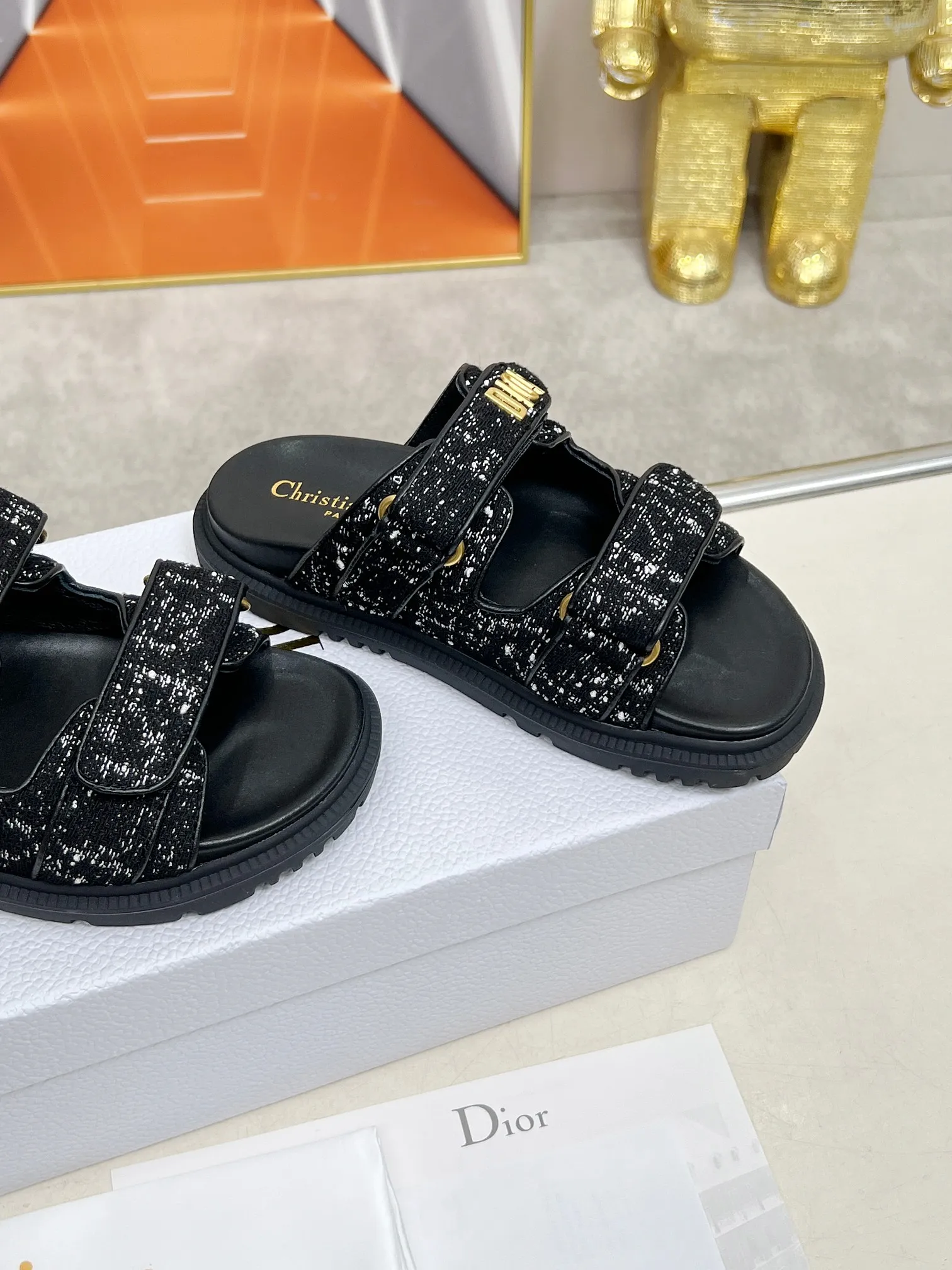👟👟Ex-factory price 480👟👟Dior👏👏New classic style. 🔥Purchasing-level qualityThick-soled slippers popular in foreign counters. Upper➕Inner: original customized material, original mold opening of sole 1.1 (lightweight, code number 35-40 (41/42 can be customized)
